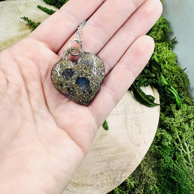 Orgonite heart with fluorite - necklace for love, balance, protection