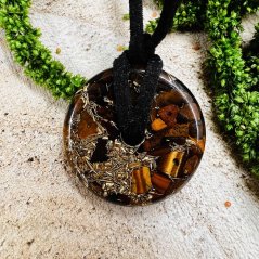 Orgonite jewellery talisman with malachite - unisex - for courage and protection